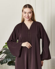 Leyali Dubai | Kristal Şerit İşlemeli V Yaka Mürdüm İpek Abaya - Görsel 2