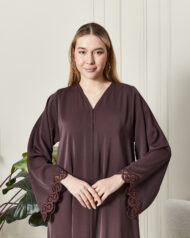 Leyali Dubai Fransız Dantel Detaylı Mürdüm İpek Abaya - Görsel 2