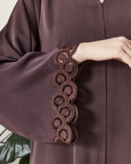 Leyali Dubai Fransız Dantel Detaylı Mürdüm İpek Abaya - Görsel 3