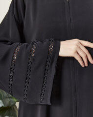 Üç Sıra Dantel Şeritli & Taşlı Siyah İpek Abaya - Görsel 3