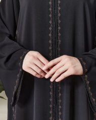 Leyali Dubai | Kahve Nakış & Swarovski Taş İşlemeli İpek Abaya - Görsel 3